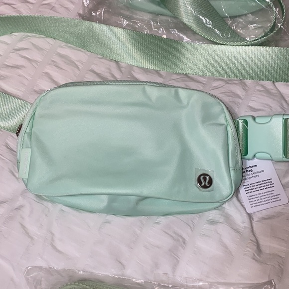 NWT LULULEMON EVERYWHERE BELT BAG MINT MOMENT - Picture 2 of 15